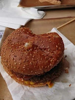 Burger Deluxe Cheeseburger